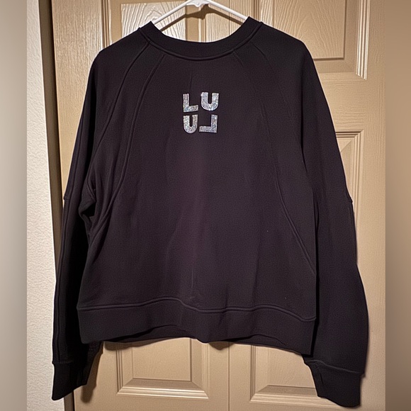 lululemon athletica Tops - NWT - Scuba Oversized Hip-Length Pullover - Size Medium/Large
Jewelled